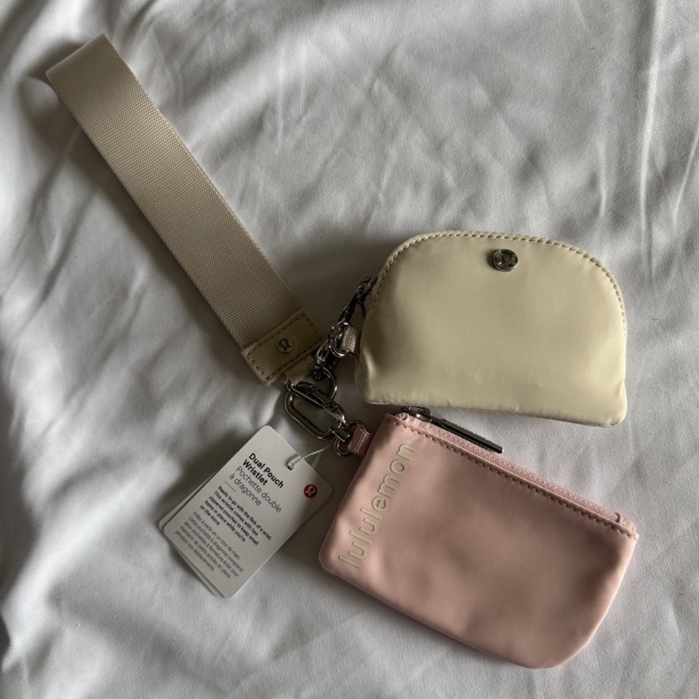 67🆕🩷 Lululemon Dual Pouch Wristlet - White Opal/Flush Pink